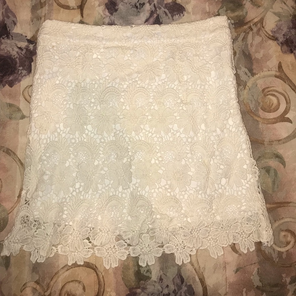 Lace skirt